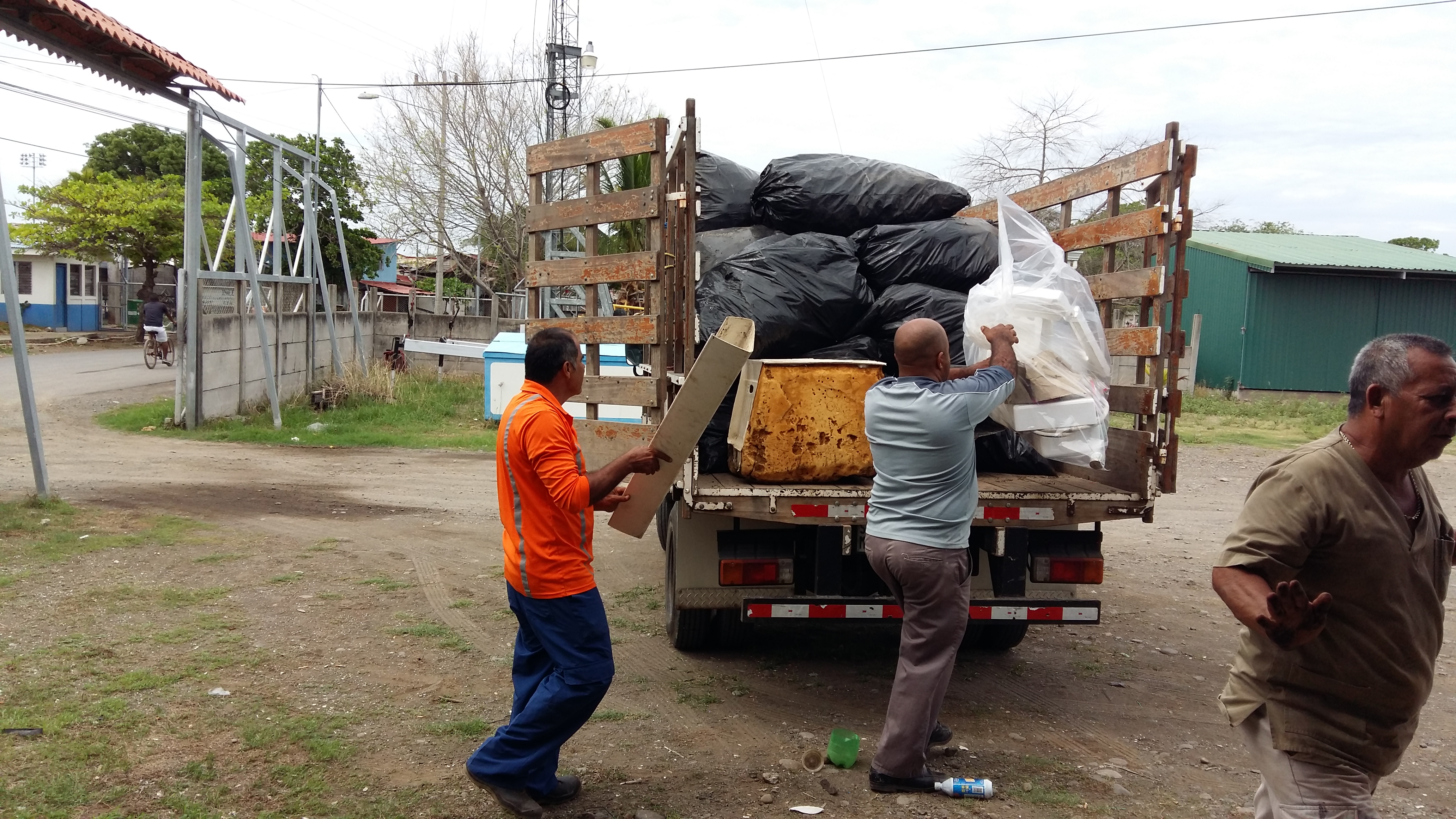 recoleccion_de_reciclaje_por_la_municipalidad.jpg
